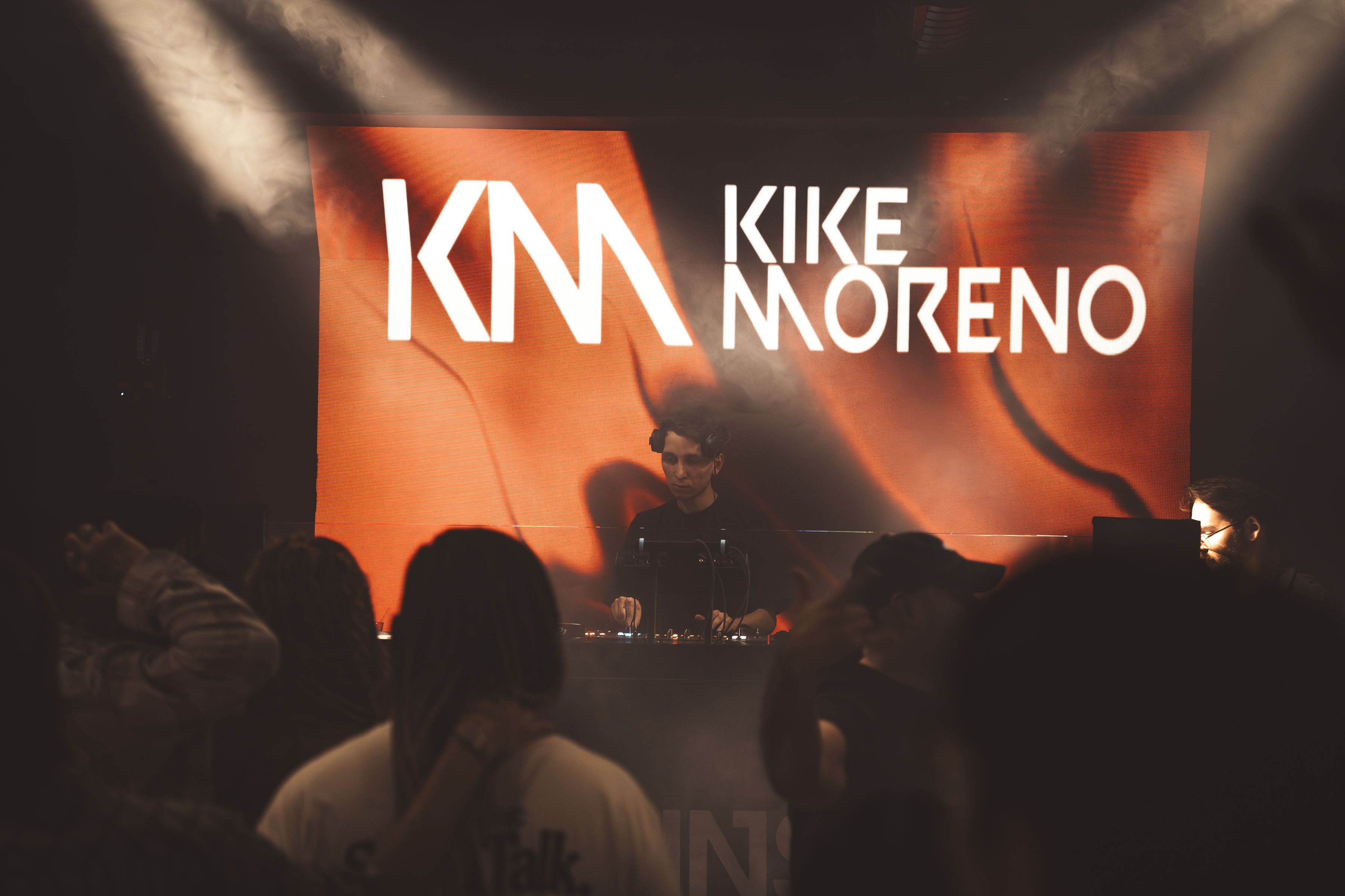 Kike Moreno behind the decks, his KM artwork lit across the LED wall above a full room